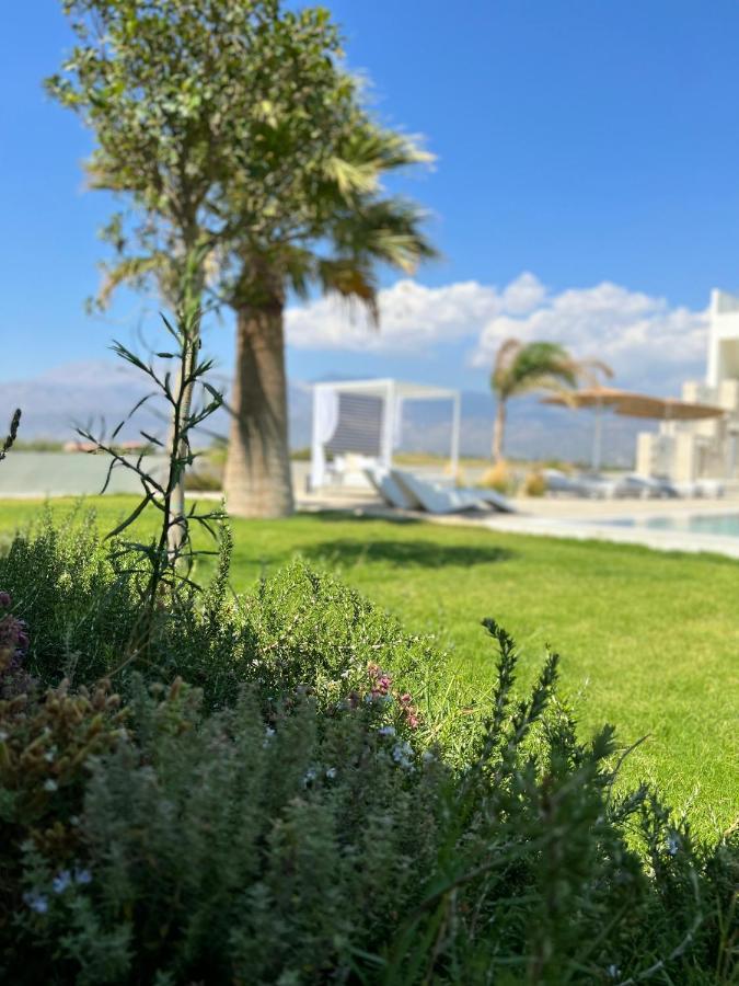 Villa Pnoe Seaside Каламакі Екстер'єр фото